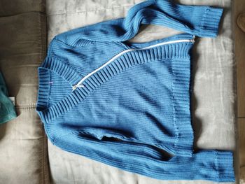 Pull bleu