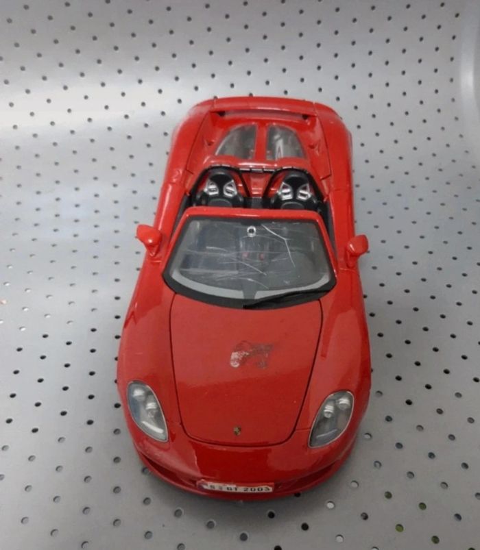 🙂 voiture jouet Porsche Carrera GT🙂 - photo numéro 2