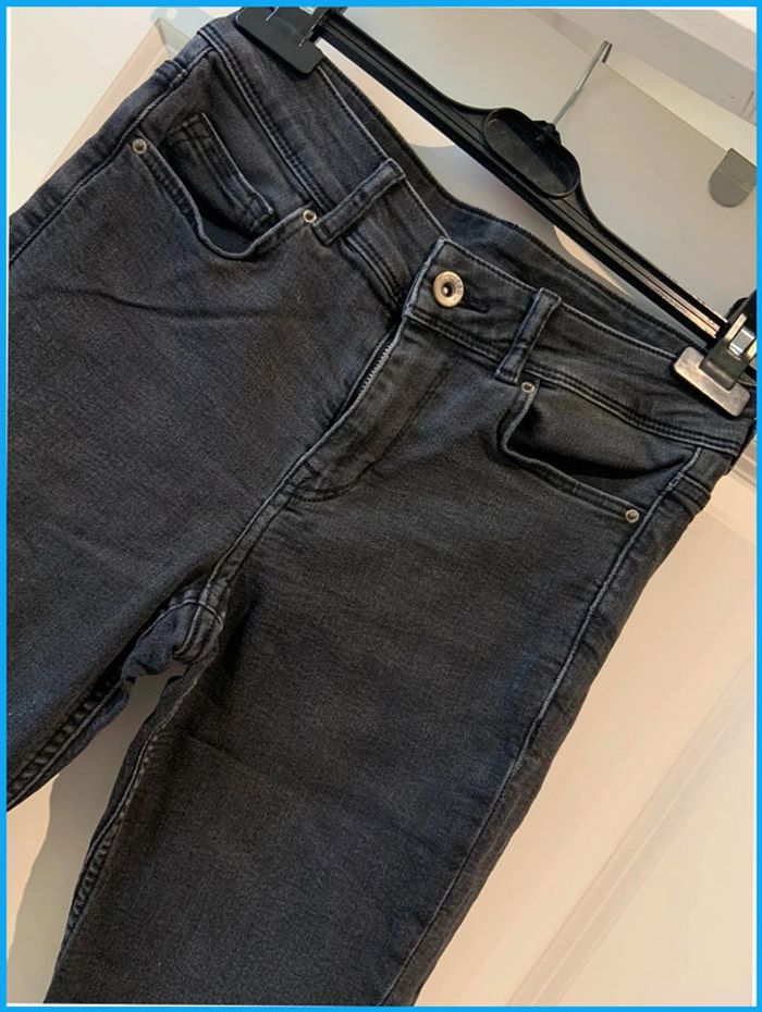 🔝 Jean troué H&M noir gris foncé taille XS 34 en coton polyester et elasthane - photo numéro 3