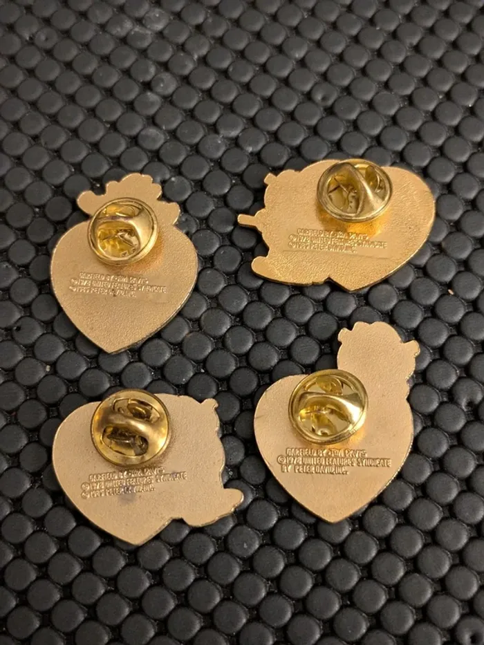 Lot de 4 pin's Garfield prénom - photo numéro 2