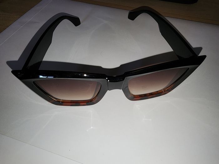 Lunette de soleil - photo numéro 2