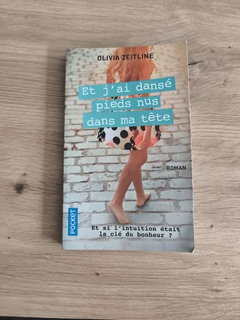 Livre et j'ai dansé pieds nus dans ma tête