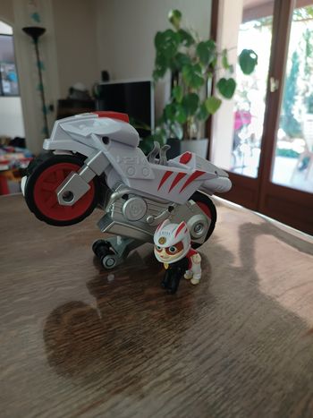 Moto pups Wildcat + figurine - Chat cascadeur Pat Patrouille 