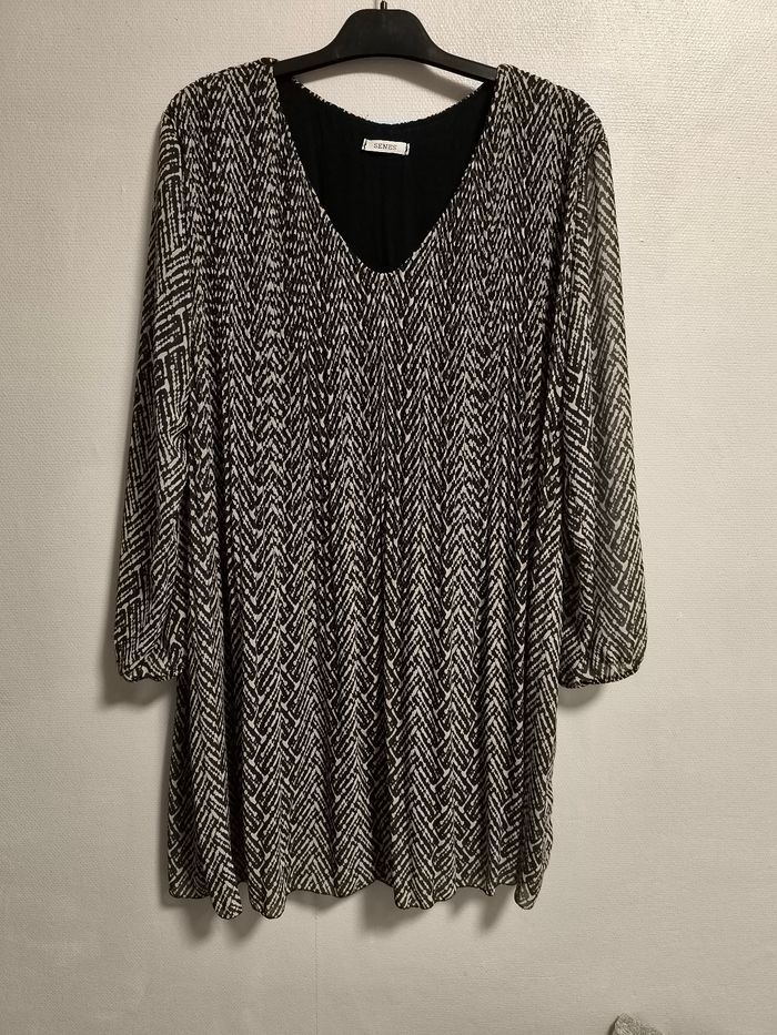 Très jolie robe plissée - photo numéro 3