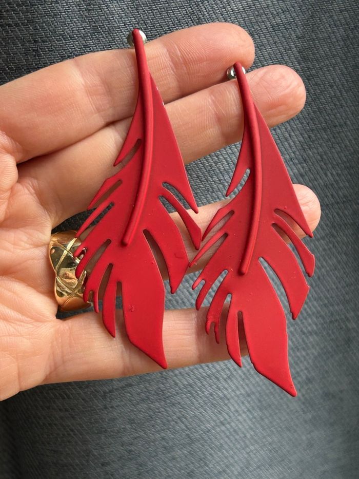 Boucles d’oreilles en métal, rigide, couleur rouge, forme pendante - photo numéro 2