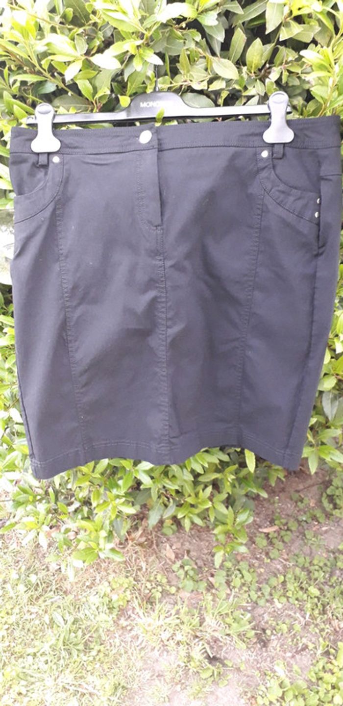 Jupe noir en elasthanne taille 46/48