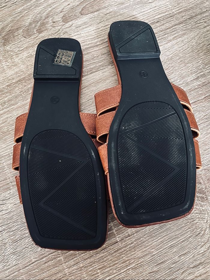 Claquettes, chaussures été - photo numéro 2