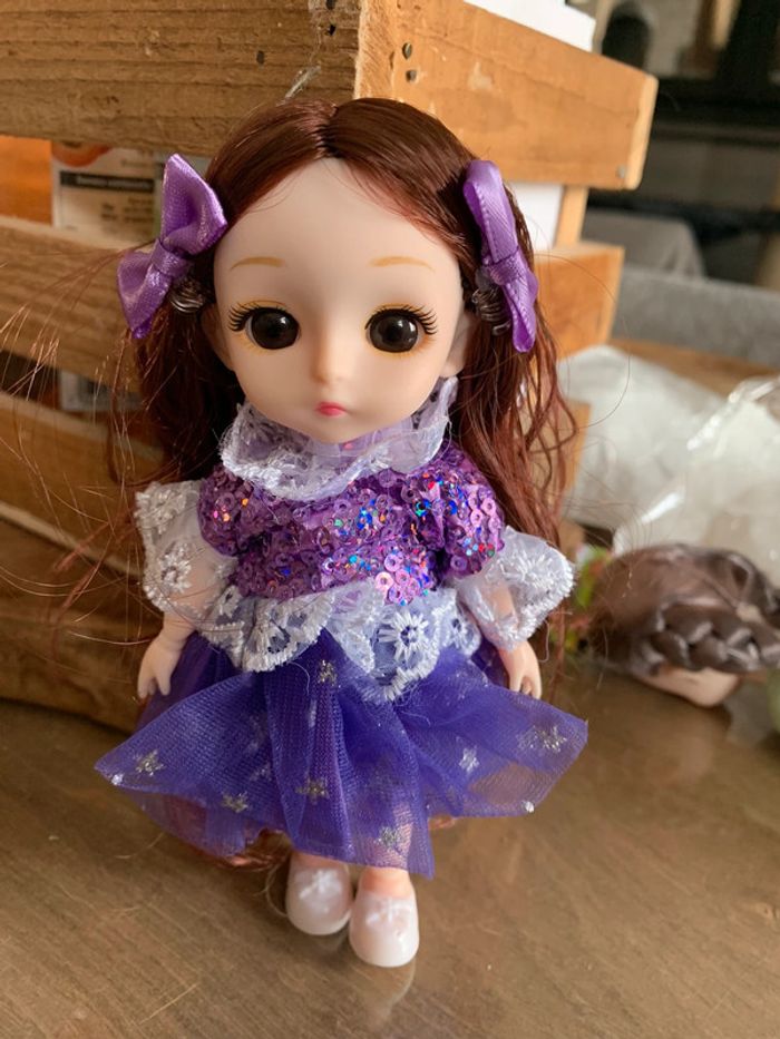 Petite poupée collection 16 cm