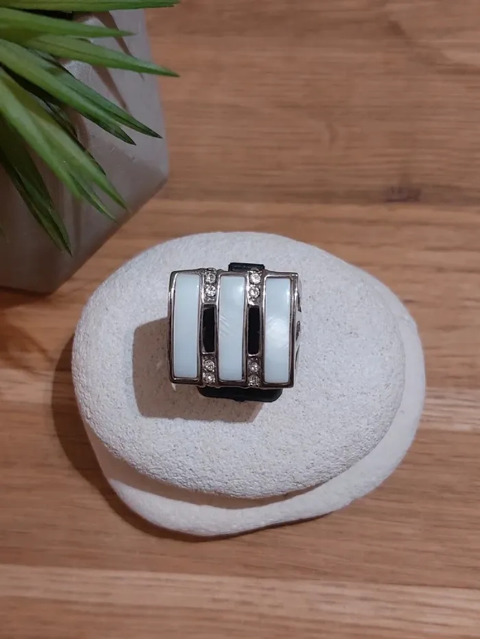 Bague argenté et blanche - photo numéro 2
