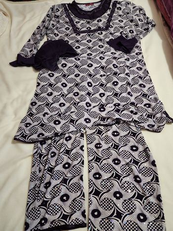 Ensemble violet avec foulard