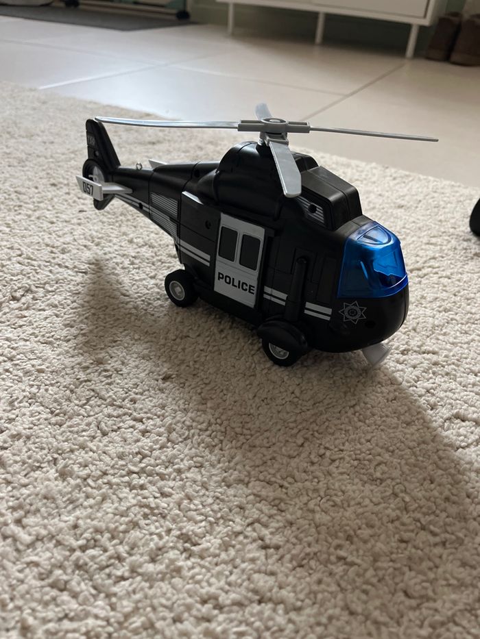 Hélicoptère de police - photo numéro 2