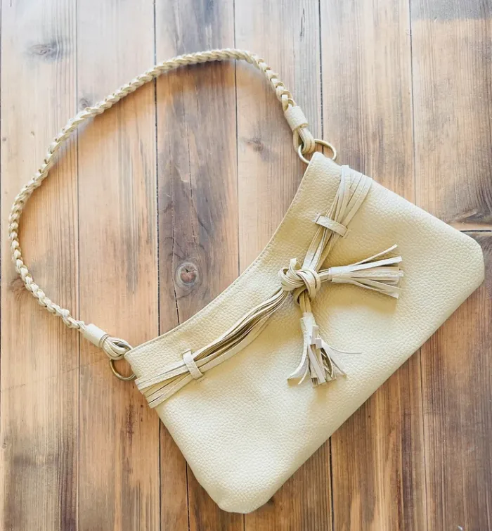 Petit sac baguette beige vintage