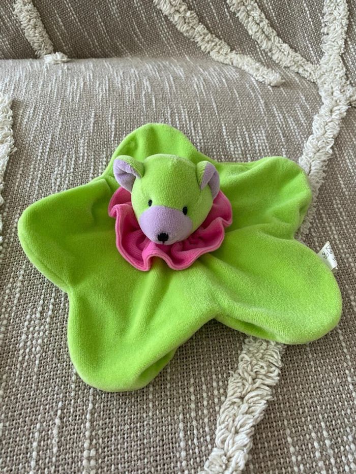Peluche doudou plat 22cm Naïma ours vert et rose très bon état