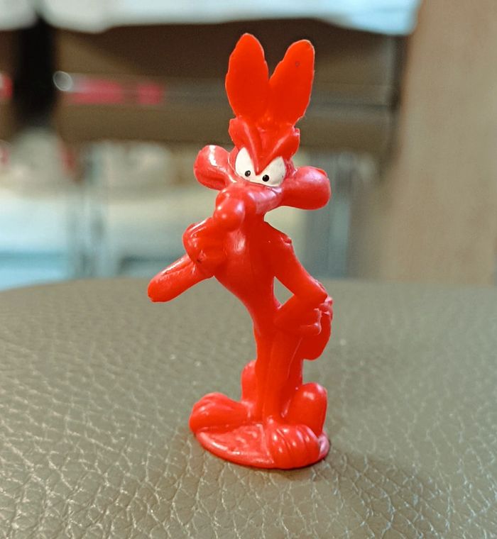 Weetabix figurine coyote Looney toons