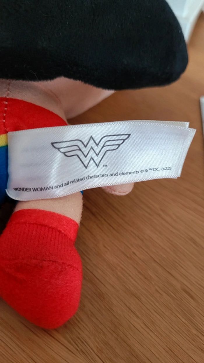 Peluche Wonder Woman officielle - photo numéro 7