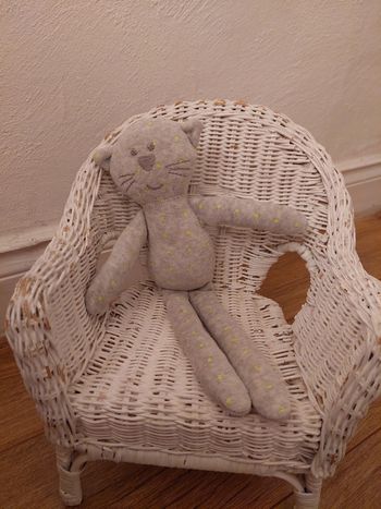 Doudou chat gris et étoiles jaunes Bout'chou