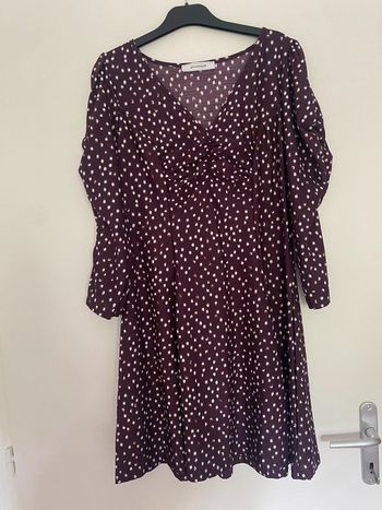 Robe violette à poids blancs Promod