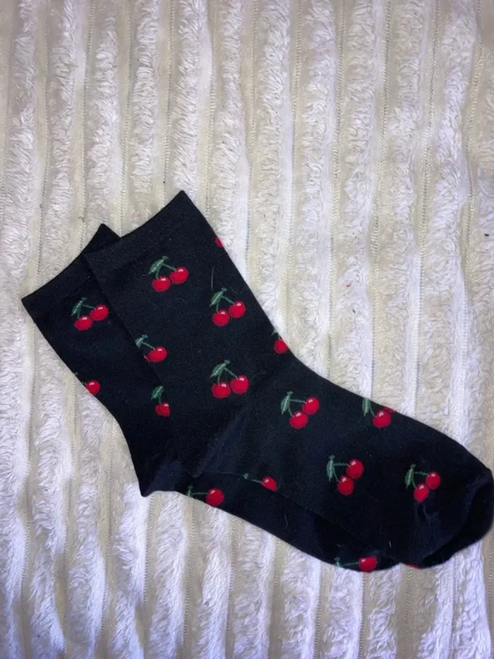 Chaussettes cerise - photo numéro 2