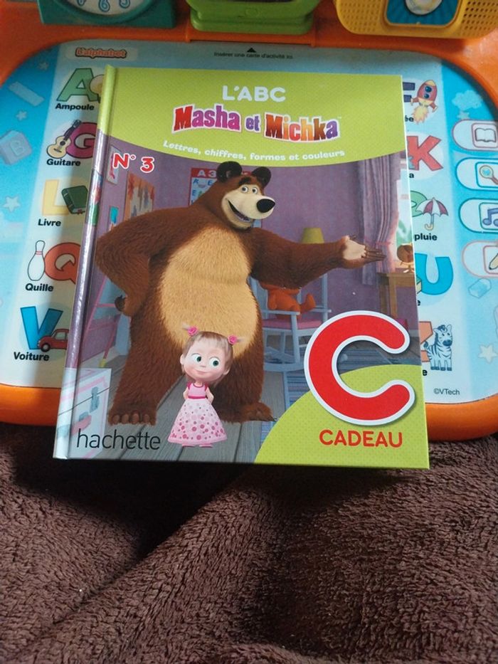 L'ABC Masha et michka lettre C