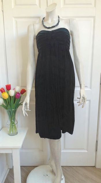 petite robe noire bustier taille 38 comme neuve épaules nues