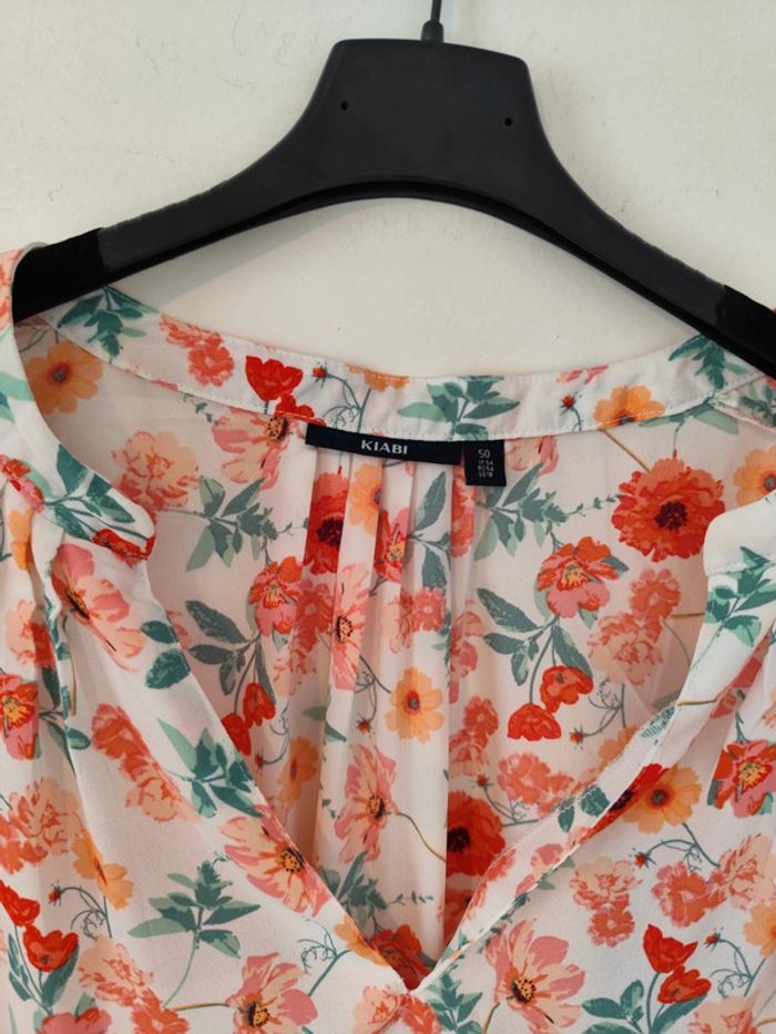 Blouse blanche à fleurs multicolores taille 50 Kiabi - photo numéro 3
