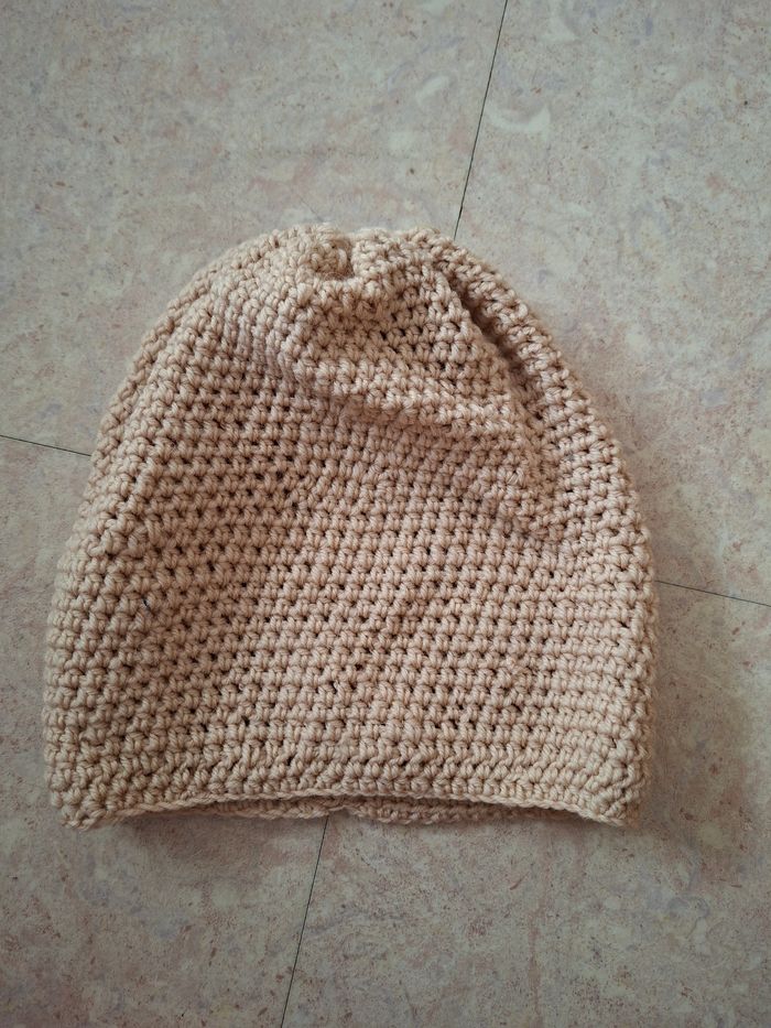 Bonnet souple en maille tricoté beige