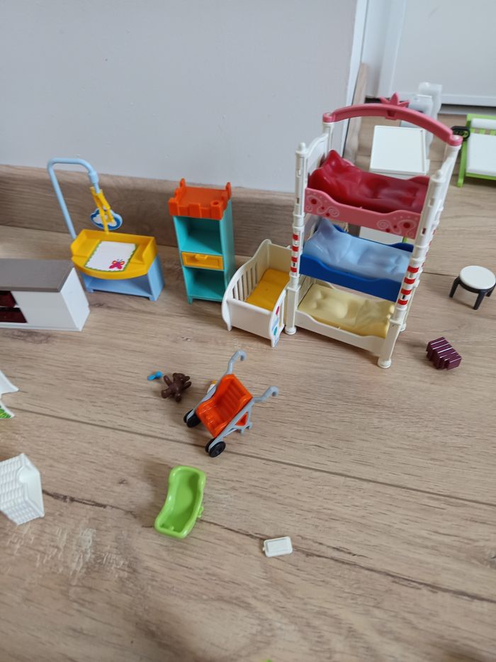 Maison playmobil avec tous les accessoires - photo numéro 3