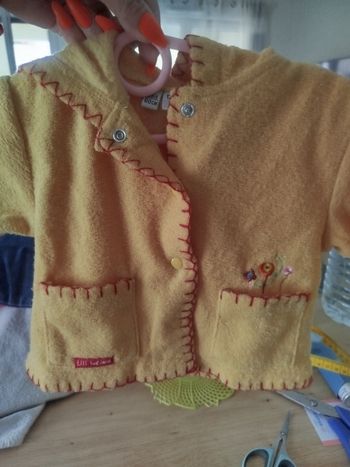 #kytie3moisfille. Gilet a capuche taille 3 mois