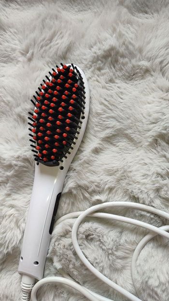 Brosse chauffante lissante