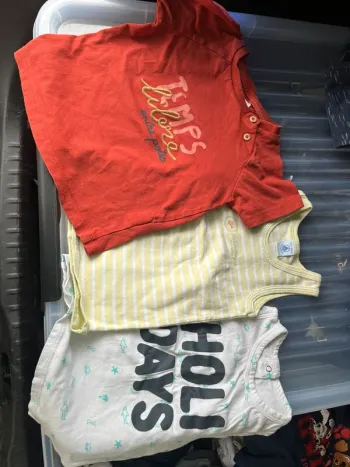 Lot de débardeurs - t-shirt 2 ans