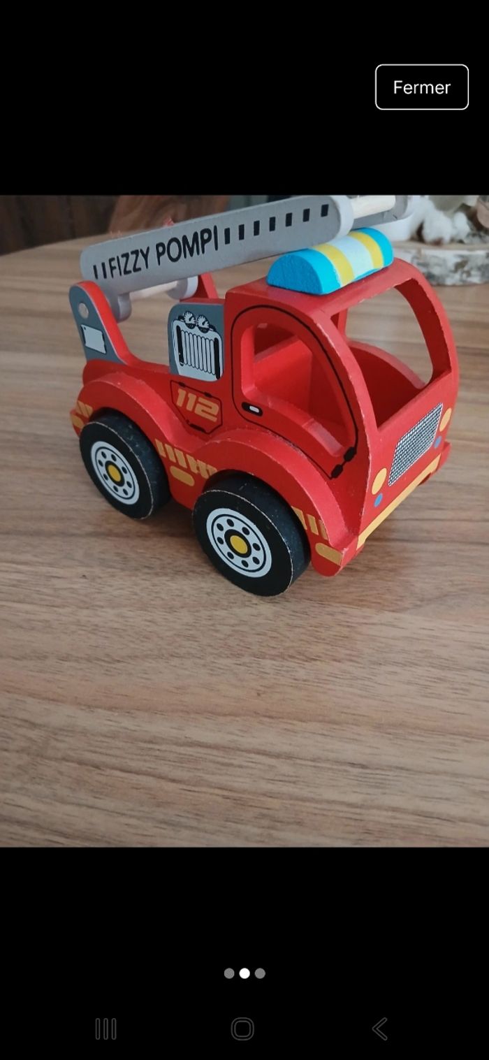 Camion de pompiers en bois - photo numéro 2
