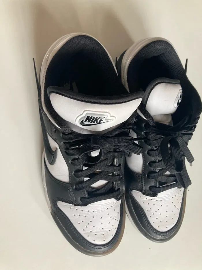 Basket Nike Dunk Low noir et blanche - photo numéro 4