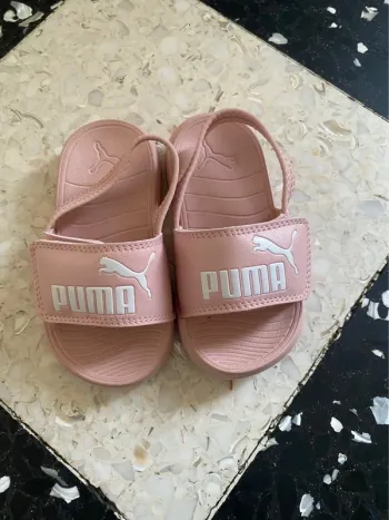 Claquettes sandales Puma rose – Pointure 25 – Neuf