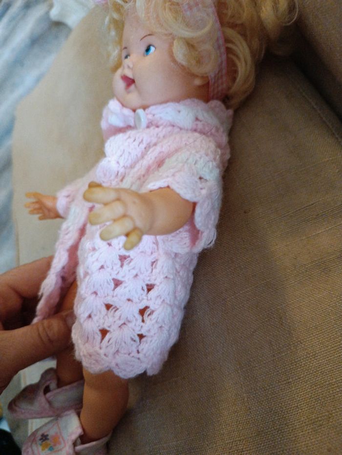 Poupée doll ari ancienne blonde blond hair cheveux bouclé yeux bleu blue tricot vichy rose pink - photo numéro 4