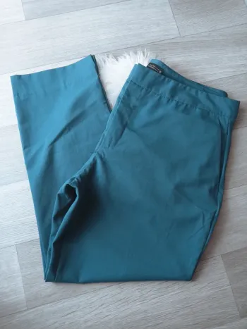 Pantalon court 7/8ème chonos stretch vert canard turquoise T.44 Zara