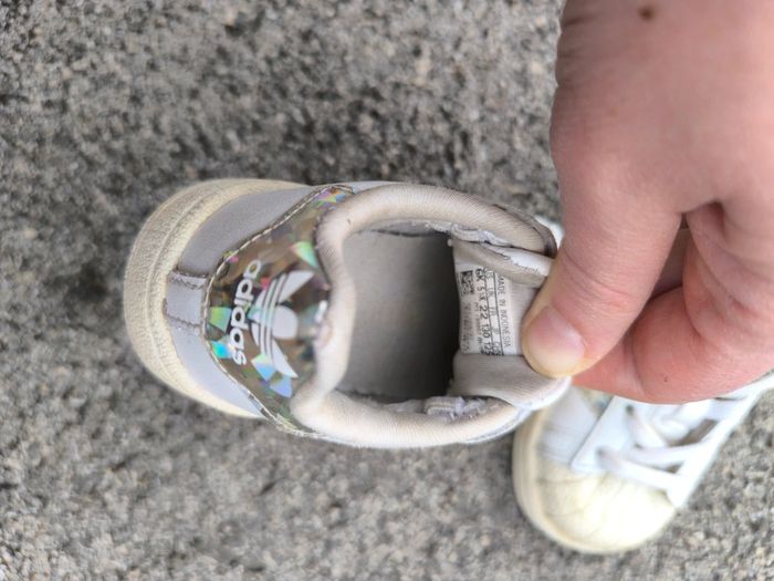 Basket adidas enfant taille 22 en bon état - photo numéro 5