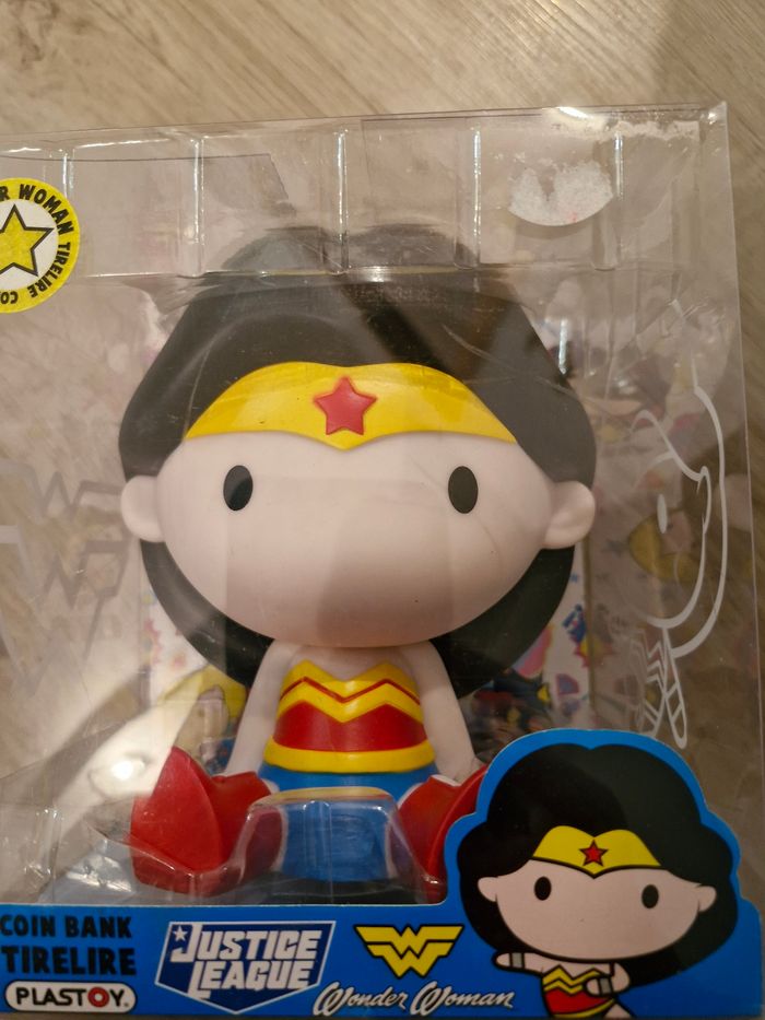Tirelire WONDER WOMAN  PLASTOY neuve - photo numéro 6