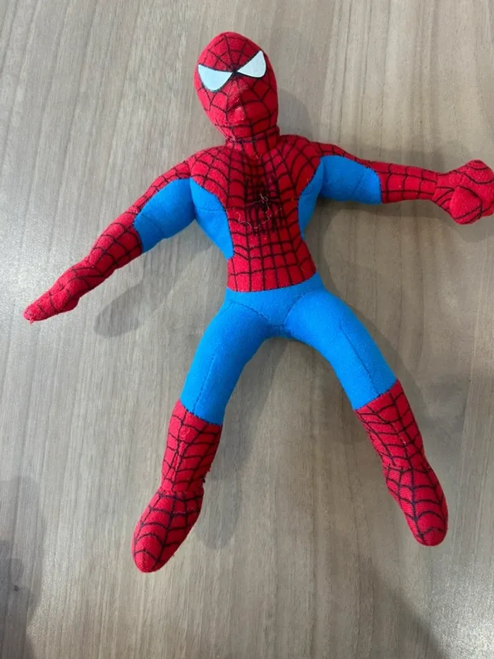 Figurine peluche Spiderman à accrocher - photo numéro 4