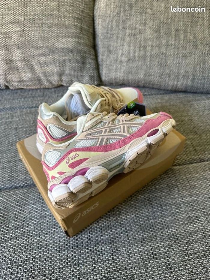 ASICS NYC GEL ROSE