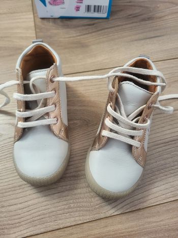 chaussures intrépides de babybotte fille très peu porté taille 22