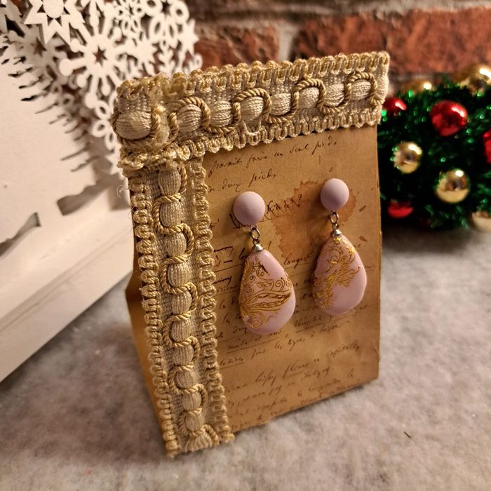 Boucles d'oreilles pendante rose et doré - photo numéro 4