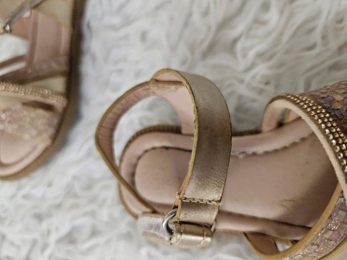Sandales couleur or avec strass taille 25 - photo numéro 7