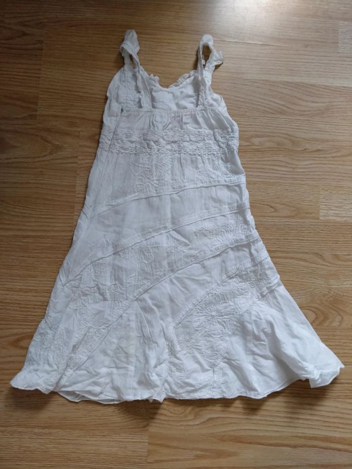 Robe blanche bretelles fines. Filles . Tom kids.
Taille 4 ans - photo numéro 6