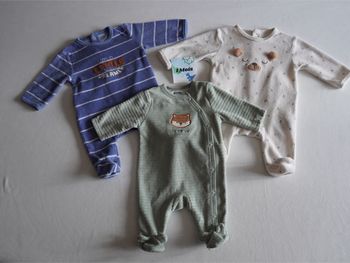 Lot n°3 de 3 Pyjamas velours brodés fantaisies Kiabi Taille : 1 mois