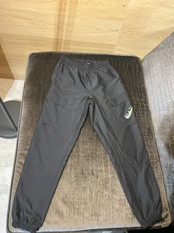 Pantalon jogging cargo Nike taille M quasiment pas porté