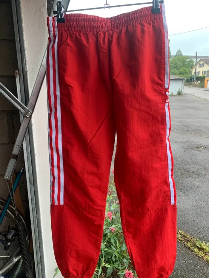 Véritable pantalon adidas 11 12 ans , rouge