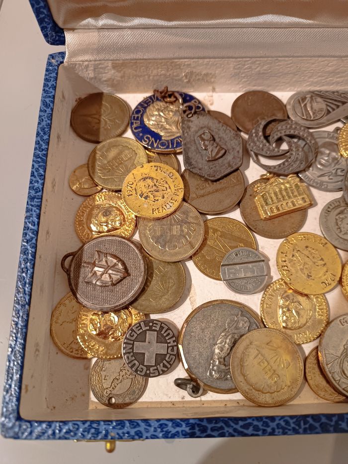 Lot de pièces et jetons - photo numéro 5