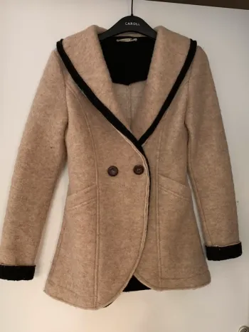 Manteau chaud en laine boullie beige et noir taille S