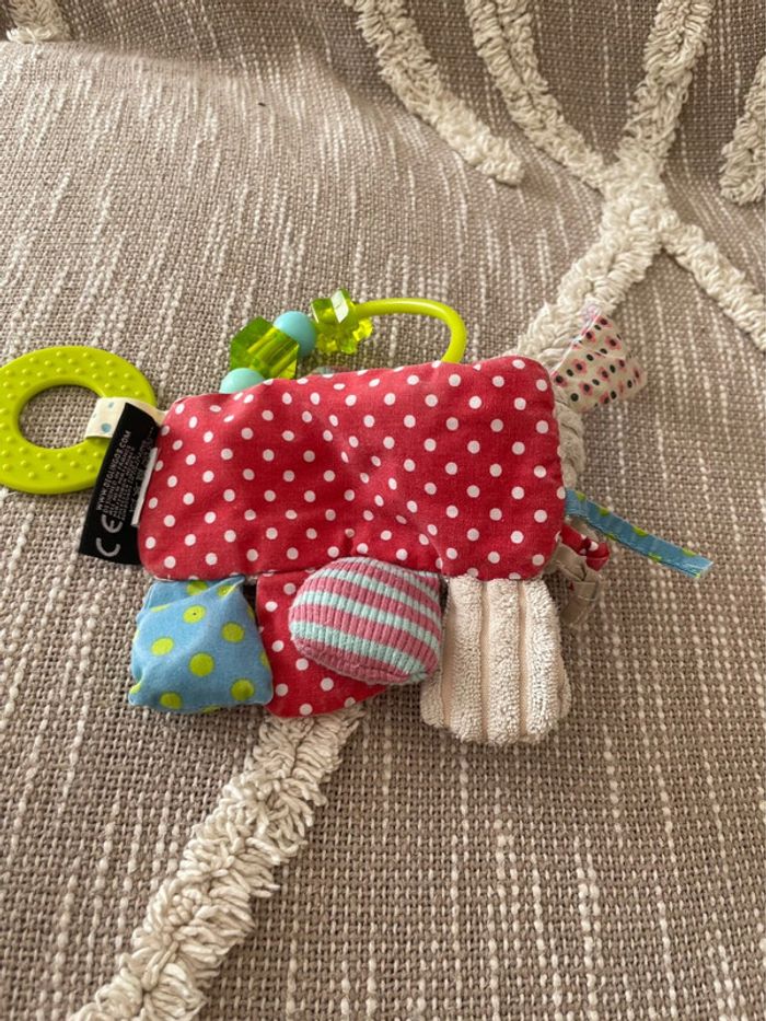 Peluche doudou d’éveil plat 17cm les deglingos chien beige et rouge à pois très bon état - photo numéro 4