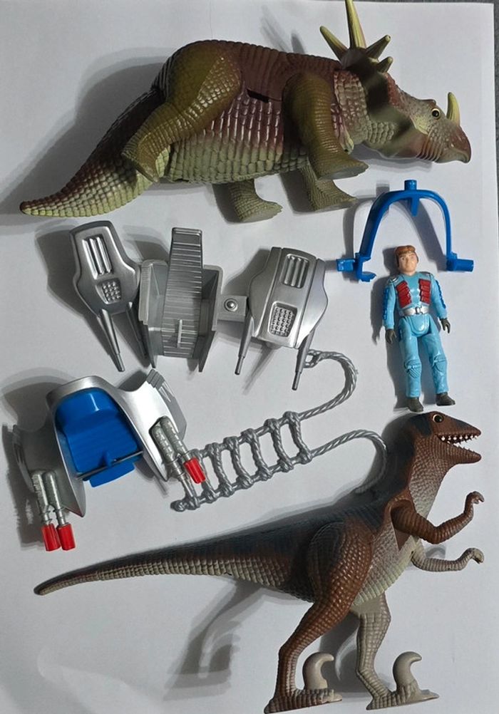 Lot dino riders styracosaurus + Deionychus avec accessoires